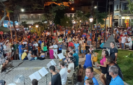 VÍDEO: Banda da Lira deu show de carnaval na praça