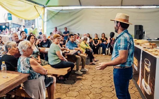 Simplicidade que inspira: Marciel do Queijo Matuto emociona na Cozinha Show do Festival Queijo e Cachaça das Vertentes
