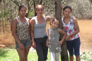 Jéssica, Priscila, Gabriela e sua mãe Cristina