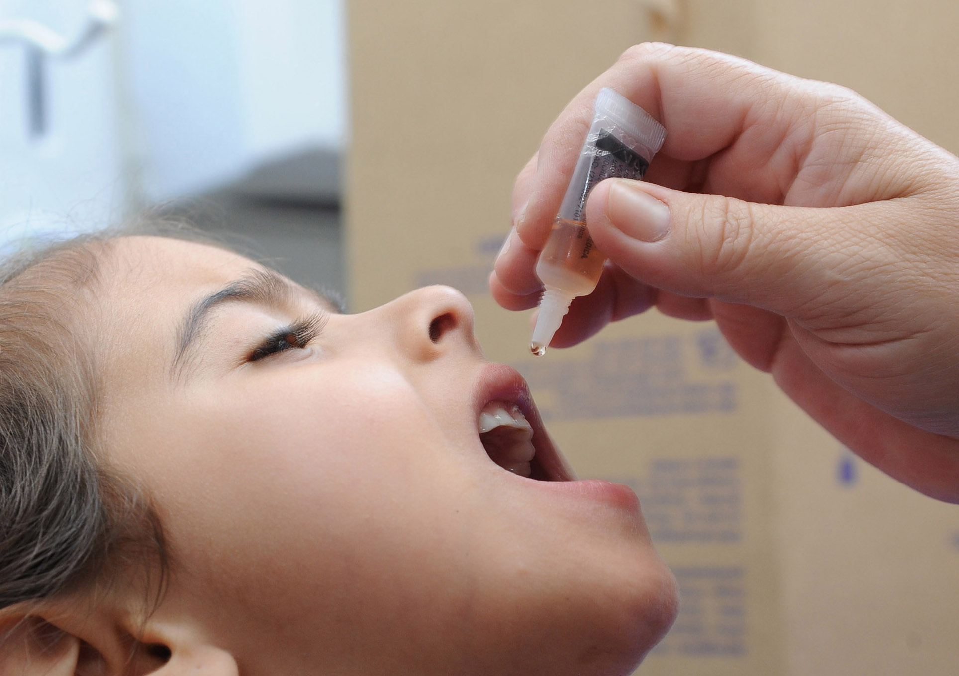 campanha de vacinação contra poliomielite.