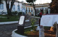 Placas com erros confundem turistas em São João Del Rei