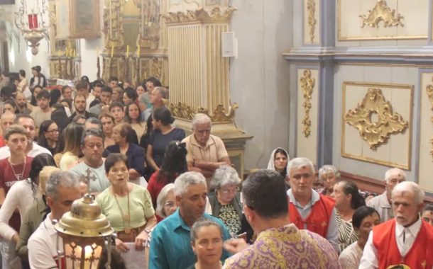 Pradenses lotam igrejas e dão início à Quaresma em uma noite de fé e reflexão