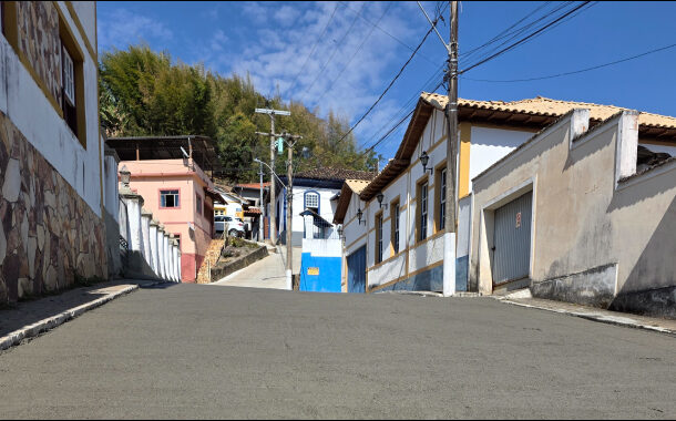GARANTIA: Prefeito Rildo acompanha de perto correção de serviço em rua do centro de Prados