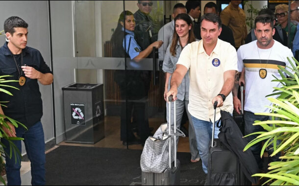 ELEIÇÕES 2026: Flávio Bolsonaro está em voo para os EUA após derrota