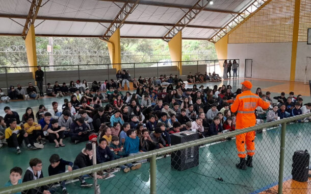 Campanha de prevenção a incêndios leva conscientização sobre o fogo a estudantes de Prados