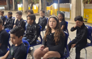 Noite de Autógrafos dos Pequenos Autores encanta a Escola Antônio Américo, em Prados