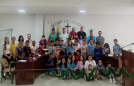 Alunos da rede municipal visitam a Câmara Municipal de Prados em atividade educativa