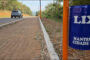 Parceria com indústria permite instalação de lixeiras na passarela de caminhada sem custos para a Prefeitura