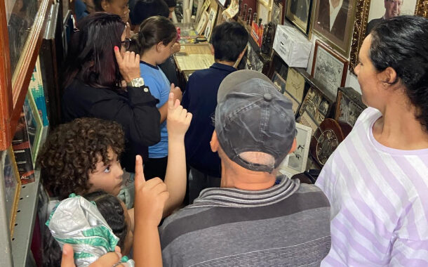 Estudantes da rede municipal vivenciam a história de Prados em visita ao Museu Marieta Teixeira de Oliveira
