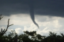 TORNADO EM PRADOS? Não dessa vez. Registro curioso relembra fenômeno raro