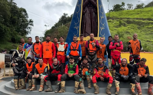Fé sobre duas rodas: grupo sai de Prados e chega hoje a Aparecida em expedição de motos de trilha
