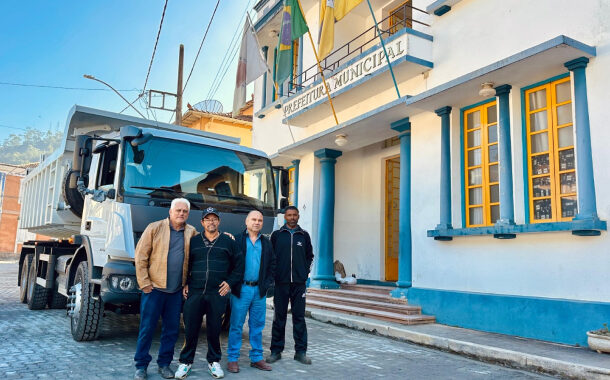 Prefeitura apresenta novo caminhão, adquirido com recursos próprios