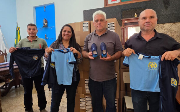 Prefeitura Entrega uniformes escolares. Veja onde e como retirar