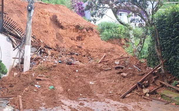 Corpo de homem é encontrado após deslizamento trágico