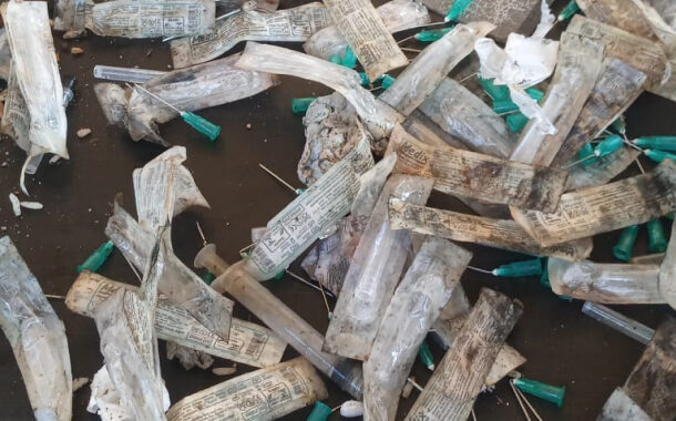 ABSURDO: novamente seringas descartadas de maneira irregular
