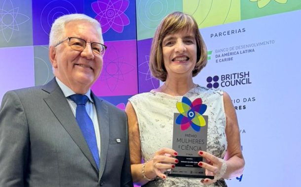 ELA É DE PRADOS: Déborah Malta recebe o Prêmio Mulheres e Ciência
