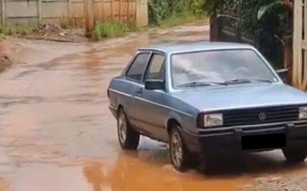 Vídeo de morador sobre situação do calçamento no Atalaia repercute e Prefeitura se pronuncia