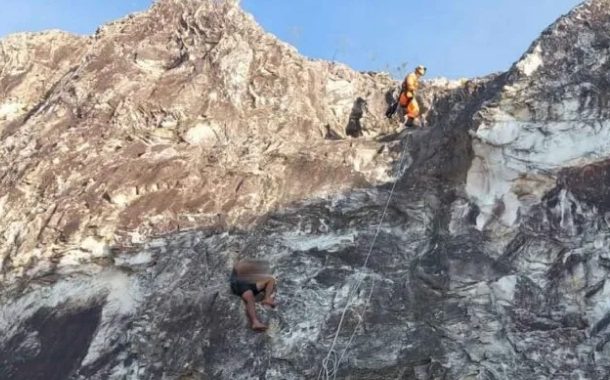 Bombeiros realizam resgate de homem preso em paredão na Serra de São José