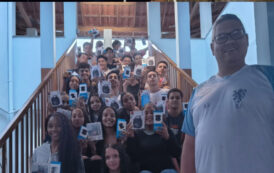 Alunos da Escola Viviano Caldas recebem premiação por participação no SAEB em Prados