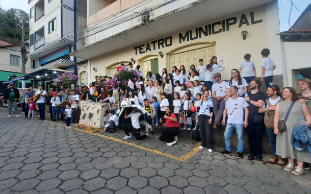 É COISA DE PRADOS: teatro infantojuvenil virou bloco de carnaval no último sábado