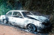Homem que ateou fogo no carro da esposa, voltou e espancou a ex