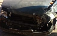 Acidente em Prados deixa carro com frente destruída