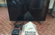 EM PRADOS: Bandido furta TV, circula a pé pela rua com ela e acaba preso