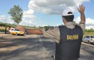 Polícia Rodoviária apreende drogas em veículo de Prados
