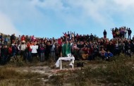 Cerca de 200 jovens participaram de Missa no alto da Serra São José